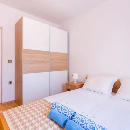 Aleksic - App Mali A2 - Mpolo 메덜린