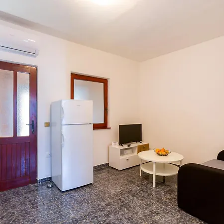 Apartment Aleksic - App Mali A2 - Mpolo Medulin